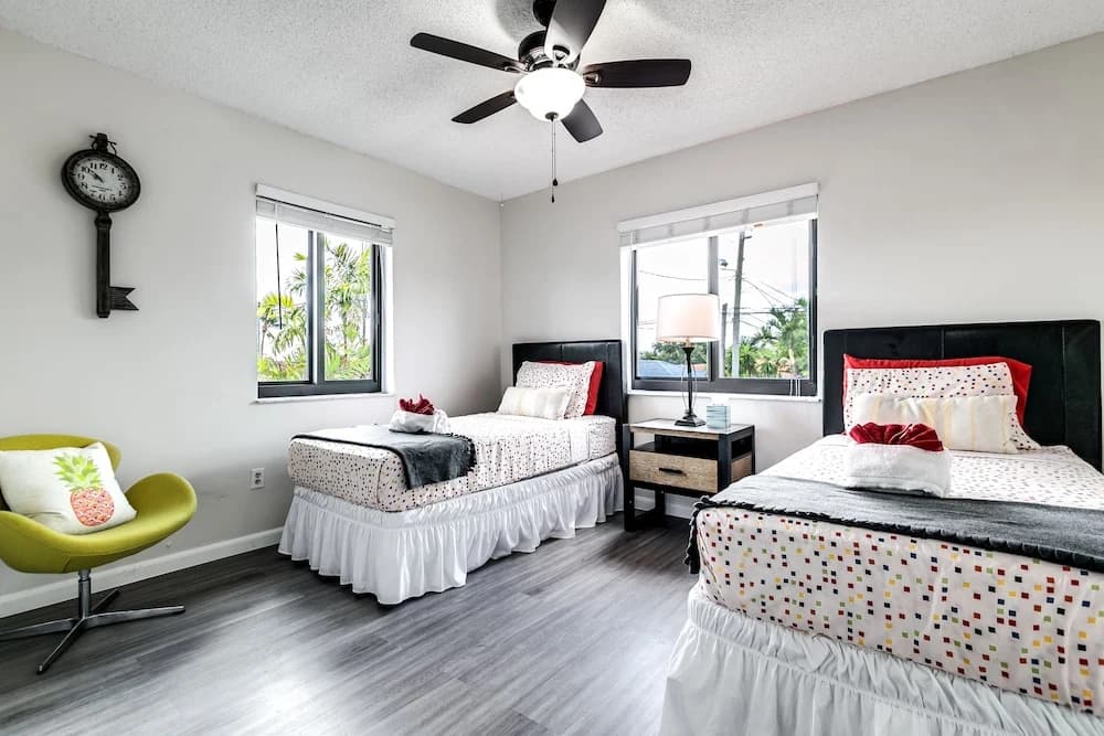 2 Bed2 Bath House with Backyard Jacuzzi - photo 4