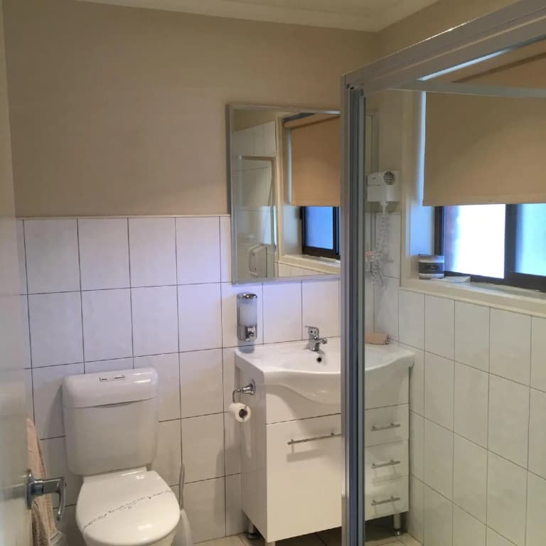 Melton Motor Inn & Apartments - photo 16