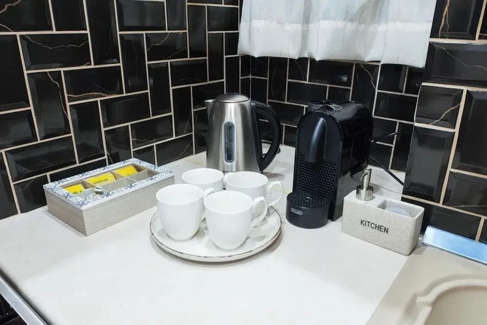 Stylish Renovated 2 Bd Apt in Exarcheia - photo 21
