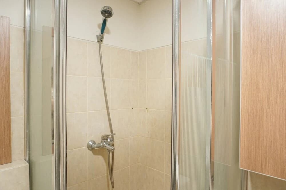 Strategic Location 1BR The Wave Apartment with City View - photo 7