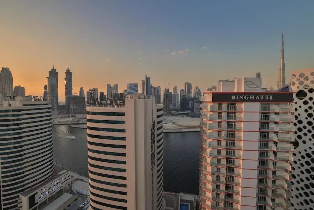 Luxe 1Bed Apt - Balcony & View - photo 9