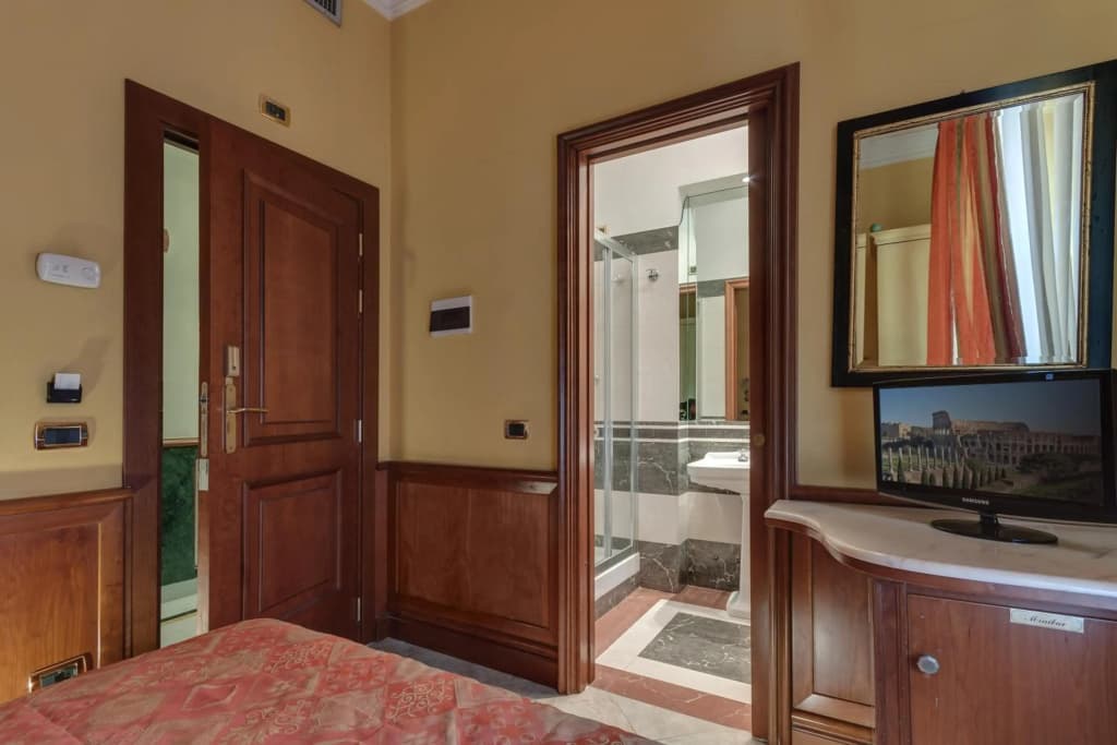 Hotel Borromeo - photo 43