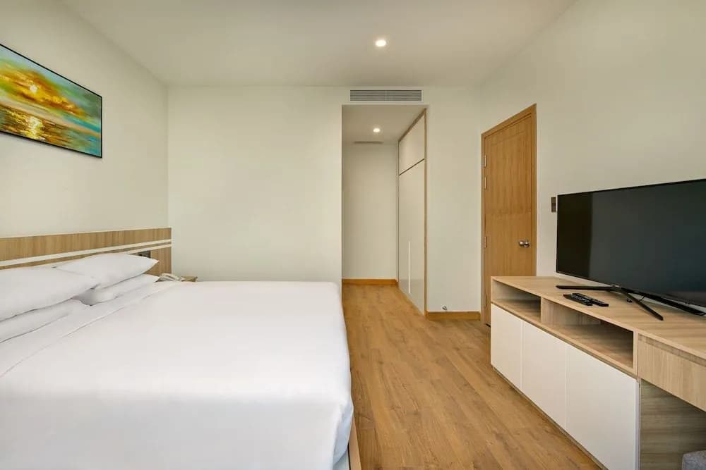 Sun River Hotel & Apartment - photo 6