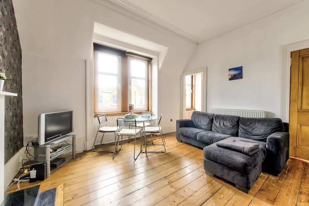 Central location! 2BDR Flat in Haymarket - photo 4