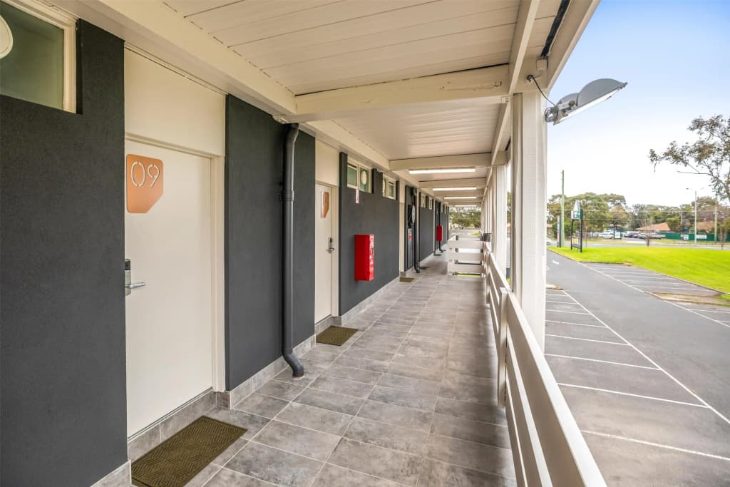 Nightcap at Keysborough Hotel - photo 1