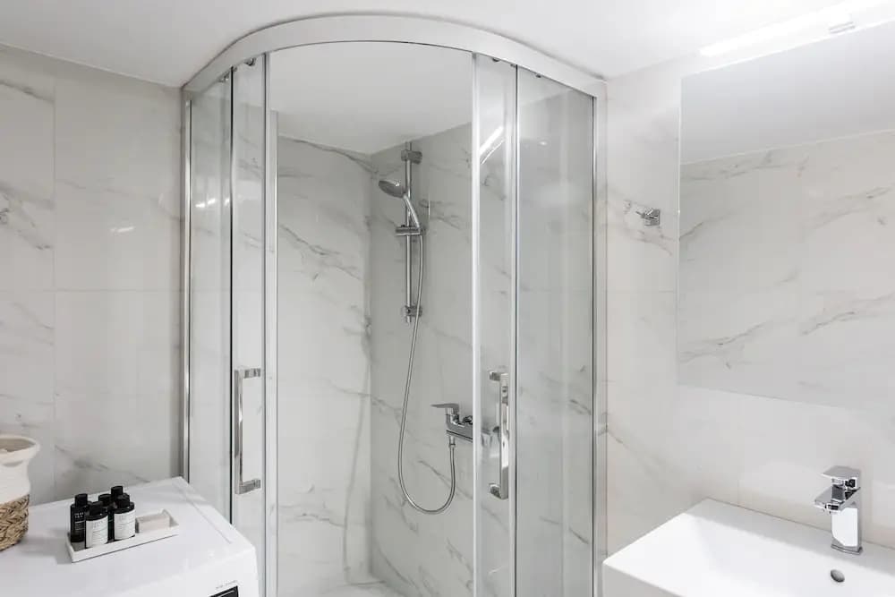 Absolute 2BR Apartment - photo 8