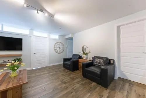 Bondi Breeze Apartment - photo 11