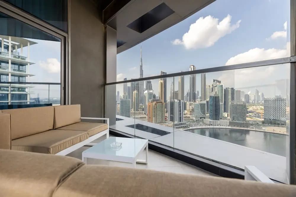 Waves - Seaside Splendor 2BR in Dubai's Business Bay - photo 2