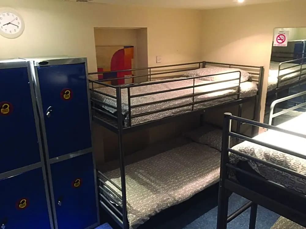 Bobby's Bunkhouse - Hostel - photo 10