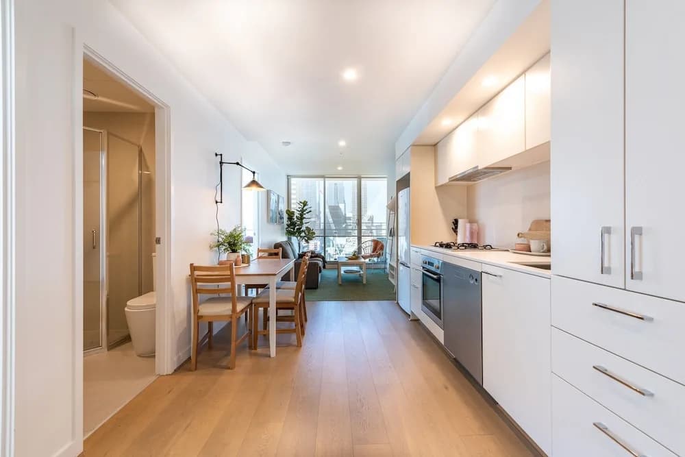 Stylish city views CBD 2 bed 2 bath - photo 10