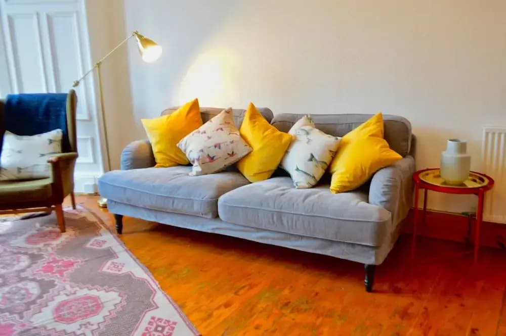 Spacious 2 Bedroom Apartment Near Holyrood Park - photo 7