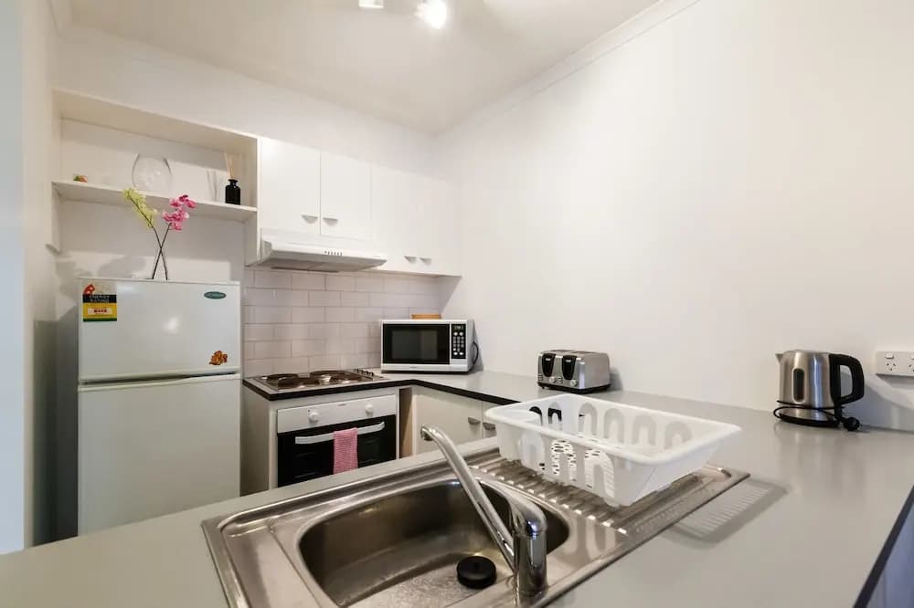 DAWN, 2BDR Carlton Apartment - photo 11