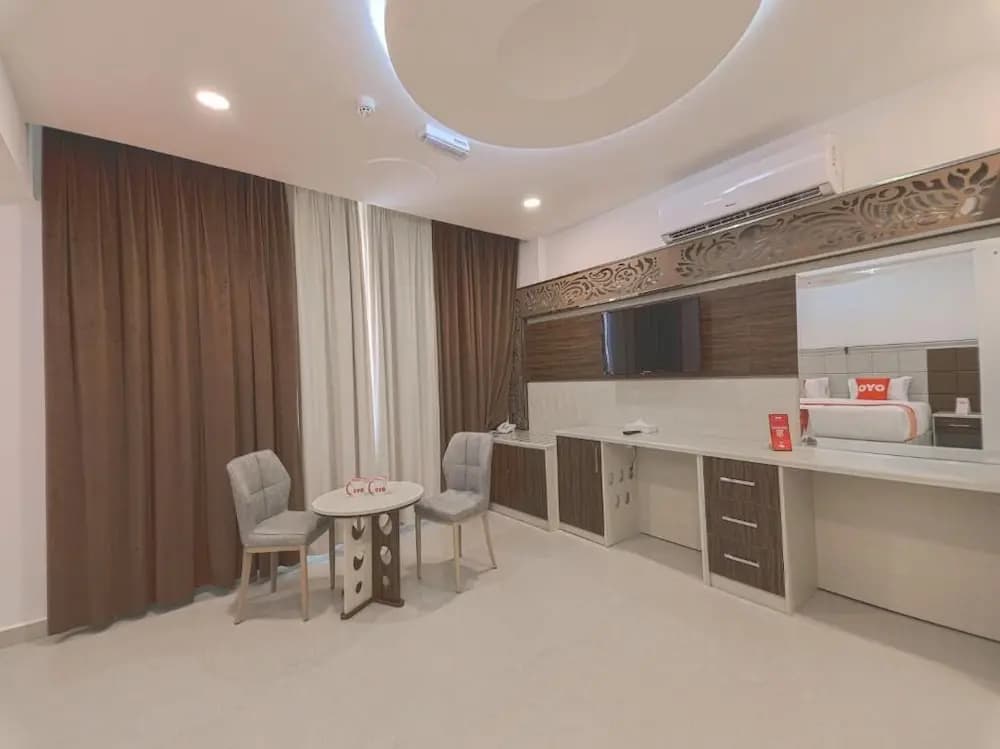 Diamond Star Hotel - photo 2