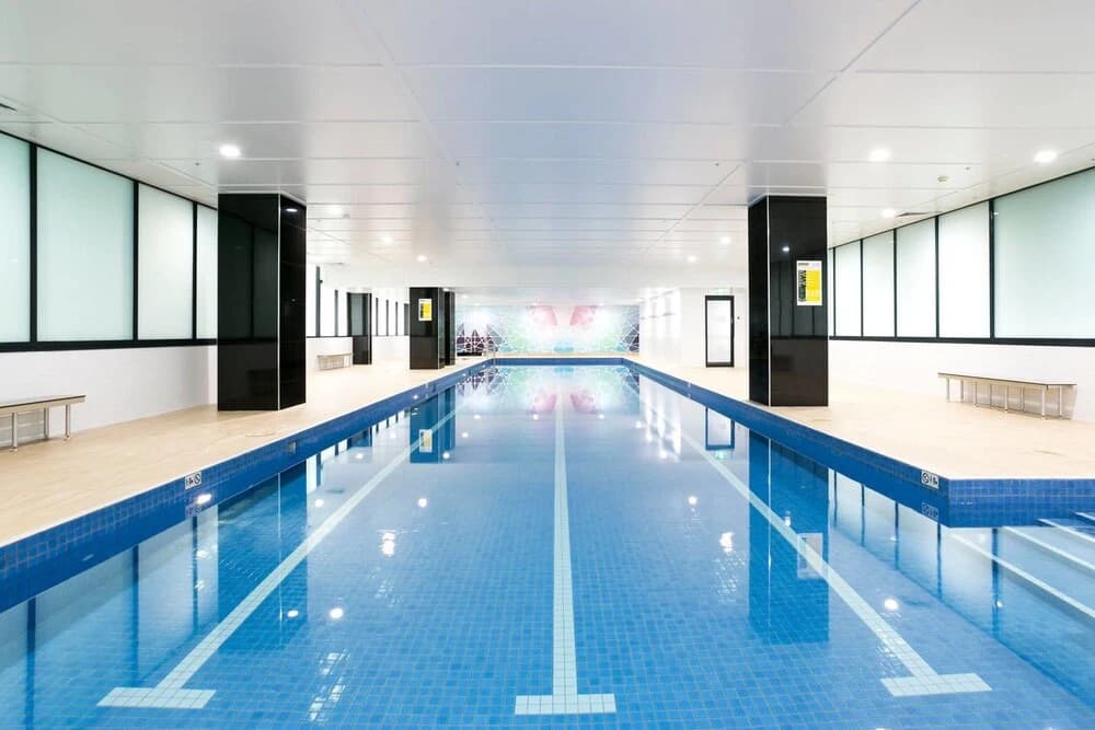 Chic CBD Pad + Pool + Gym + Sauna + Parking - photo 10