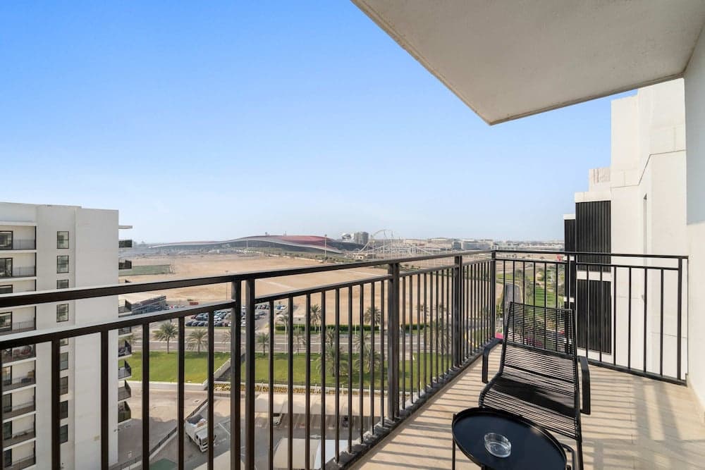 Silkhaus Canalside 1BR Water s Edge Yas Island - photo 2