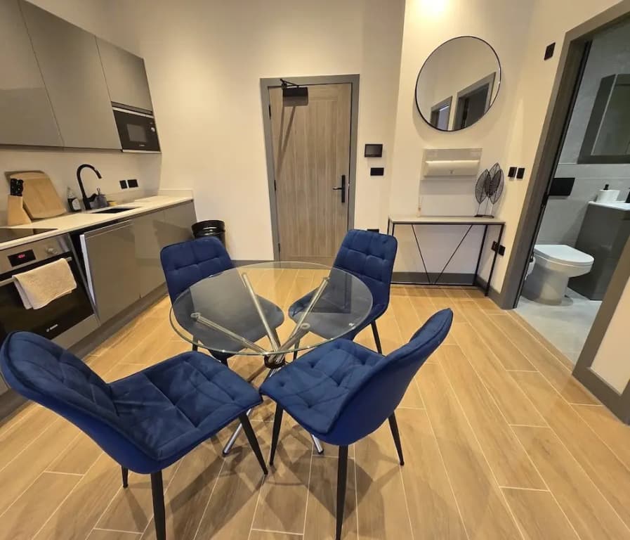 Finchley Stylish 1-Bed | Great Location - photo 11