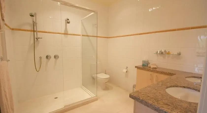Sanctuary Lodge - photo 6