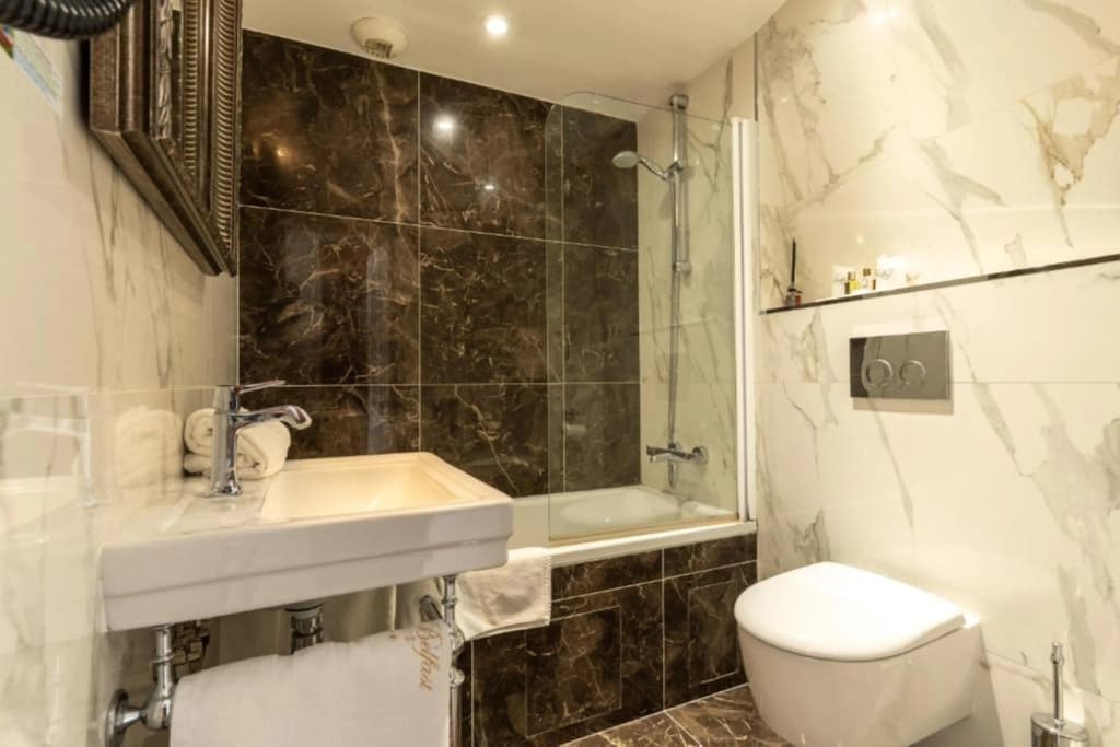 Hotel Belfast - photo 8