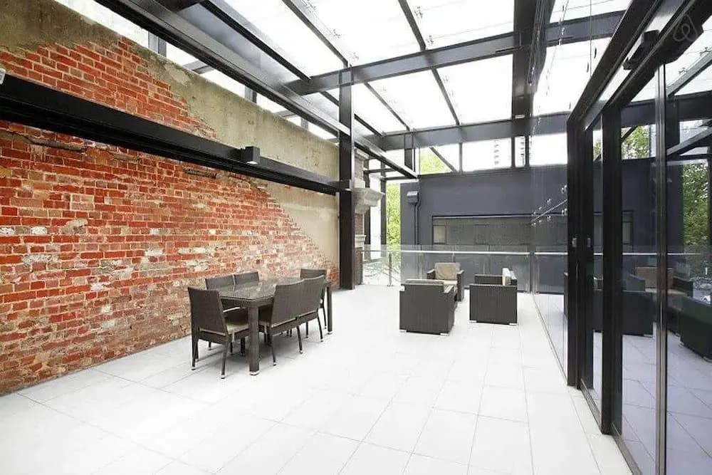 Cozy & Charming 2BR Stay, Free Parking - photo 4