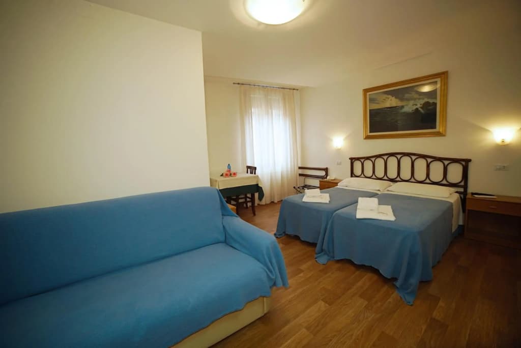 Hotel Canada - photo 13
