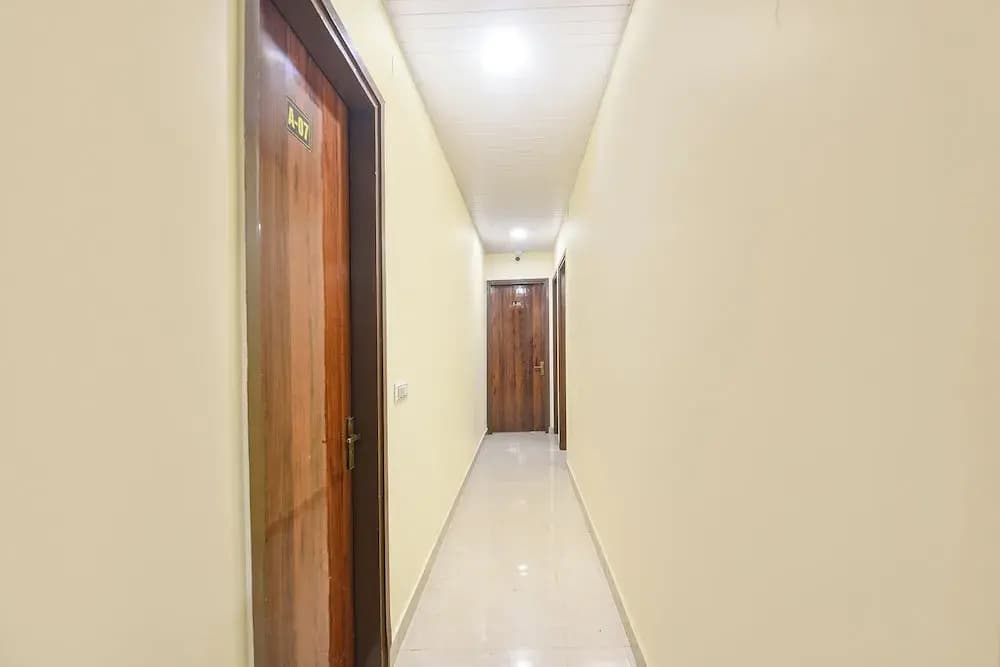 Fabhotel White House Tilak Nagar - photo 9