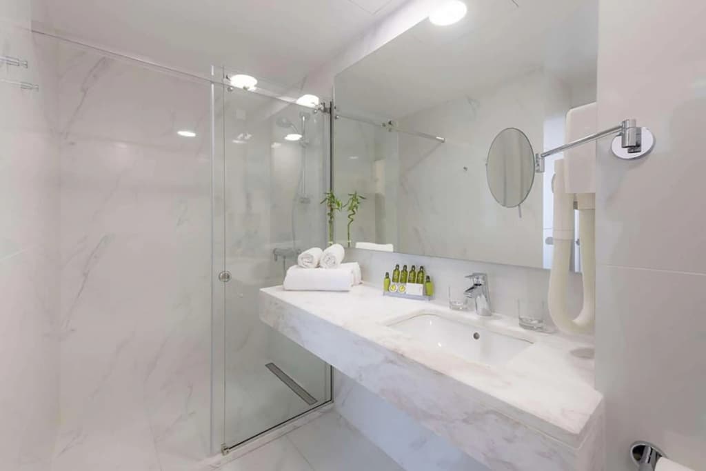 Dorian Inn Hotel - photo 10
