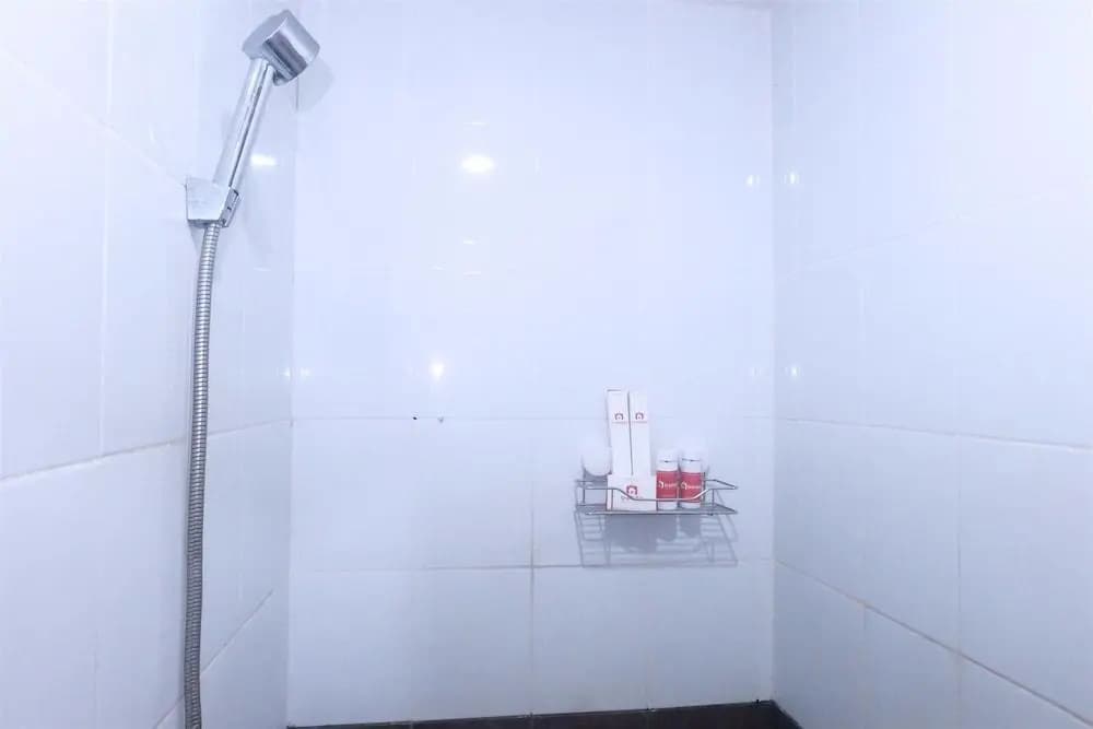 Best Price Green Pramuka Apartment - photo 7