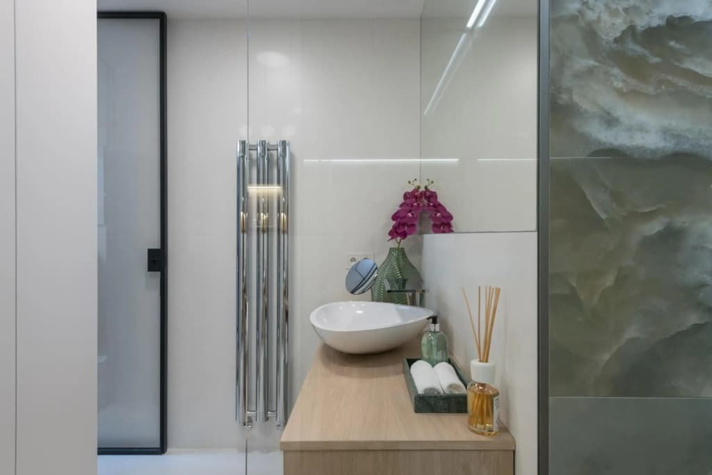Fully renovated stylish duplex in a convenient location - photo 8
