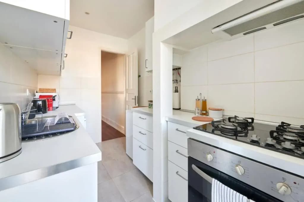 Quiet and Central 2BR APT, By TimeCooler - photo 8
