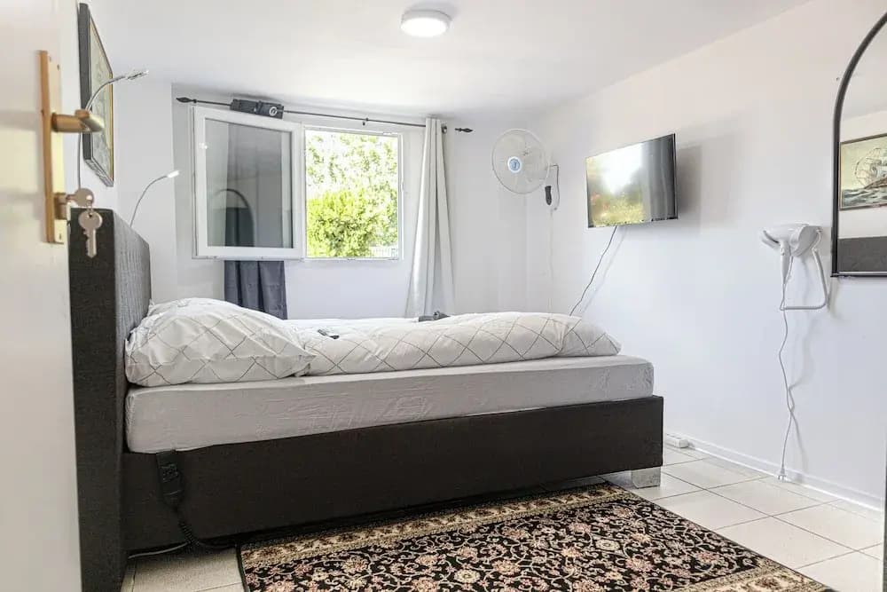 Spacious Garden Villa | 16 Guests - photo 8