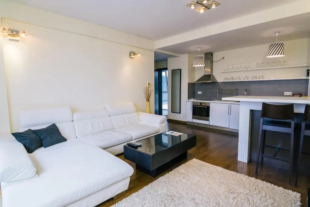 Luxury Downtown Apartments - photo 2