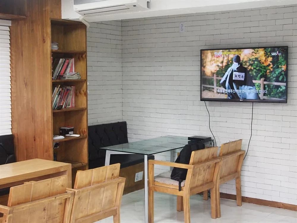 JK House - photo 5