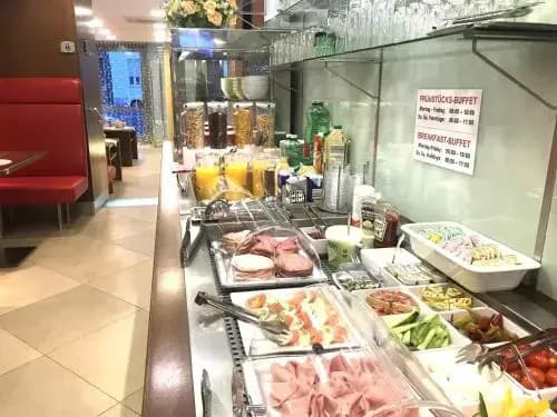 City Hotel Albrecht Schwechat - photo 11