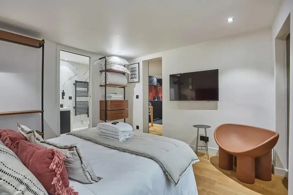 Charming Apartment Faubourg St Honore Madeleine - photo 2
