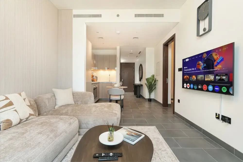 PVH - Stylish 1BR with Study - The Crest - photo 22