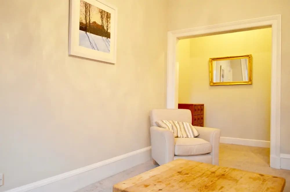 Homely 2 Bedroom Apartment in Stockbridge - photo 5