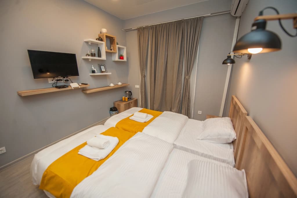 Easy Hotel - photo 1