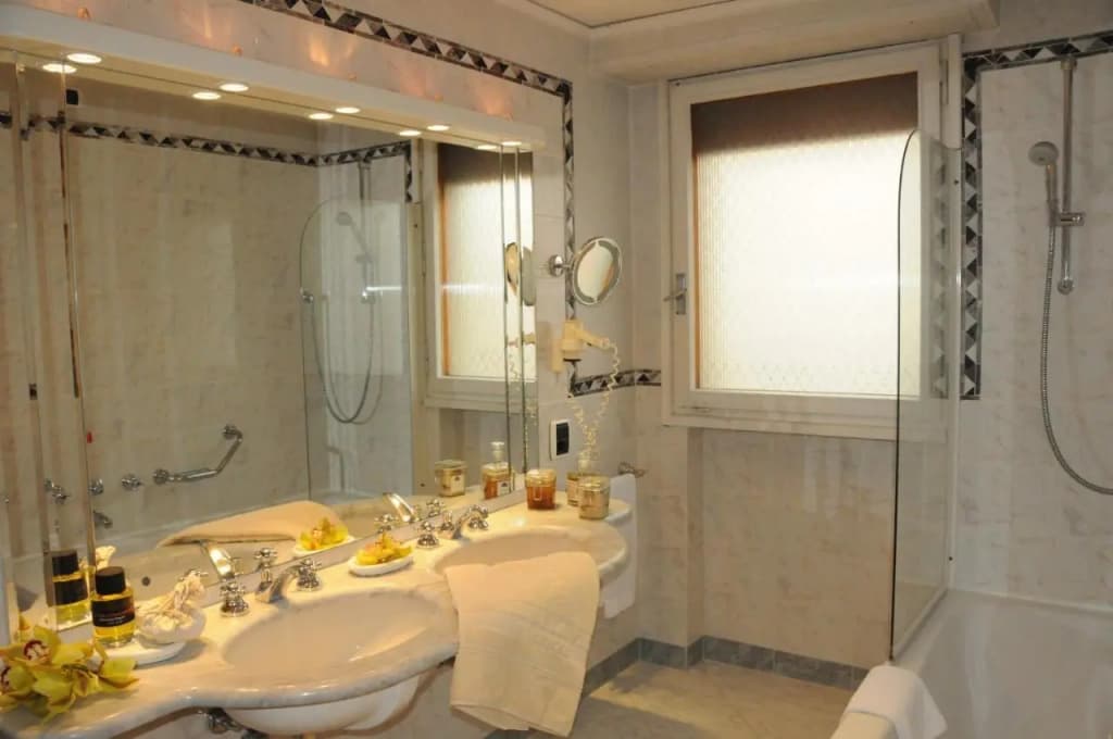 Hotel De La Ville - photo 10