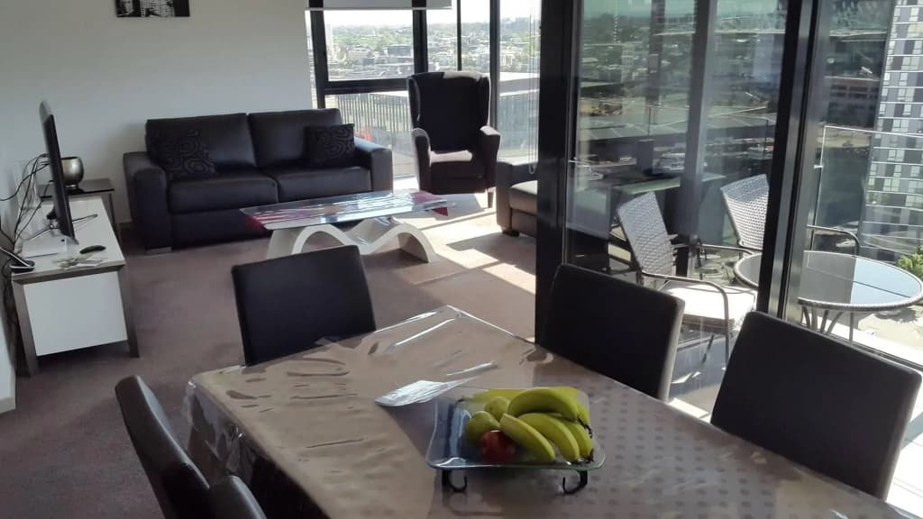 Dockland View Apartment - photo 4