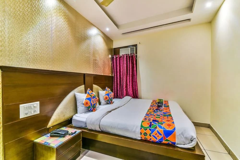 Hotel The Le Grand - photo 15