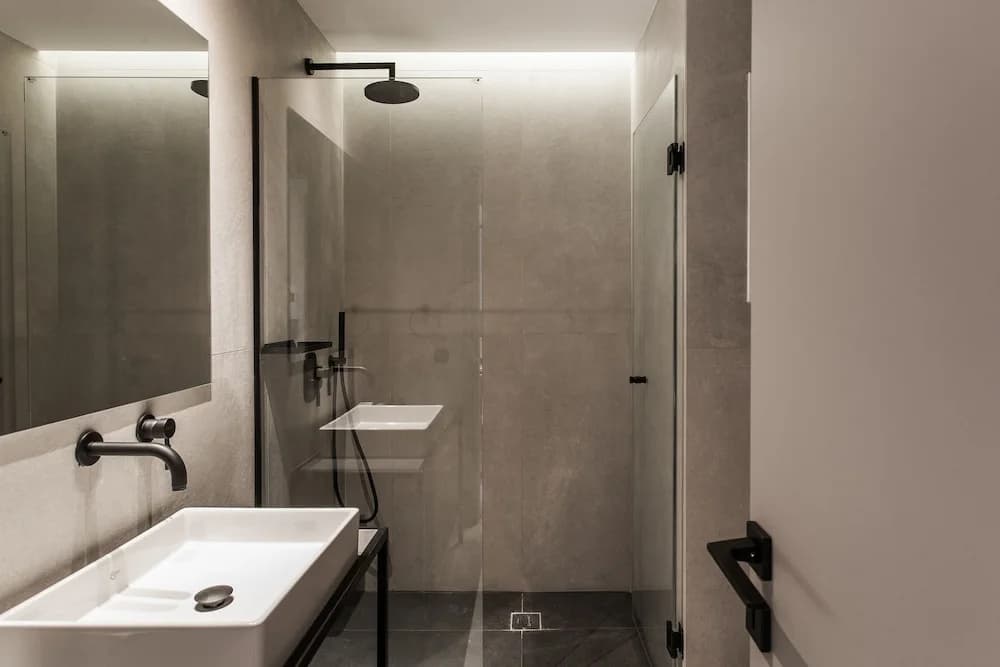 UPSTREET Modern Minimalist 3BD Apt-Hilton - photo 8