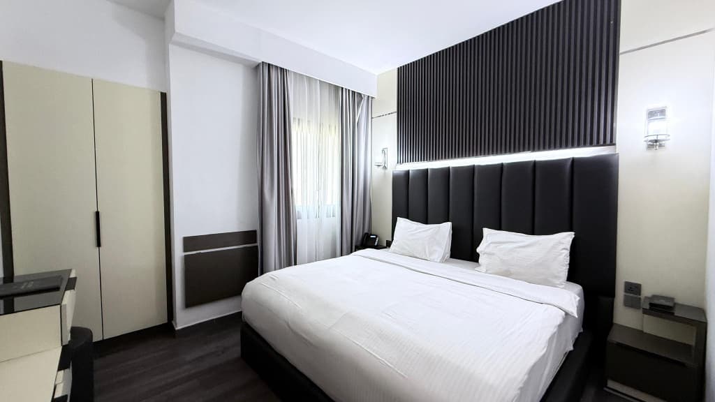 Sharjah Royal Tulip Hotel apartment - photo 38