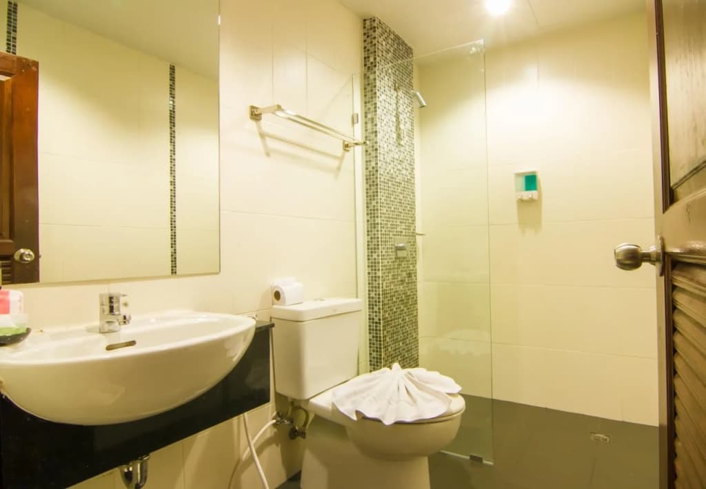 Patong Hemingway's Hotel - photo 9
