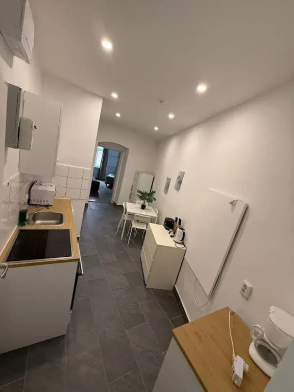 Modern 1BR Apt Close to Westbahnhof - photo 1