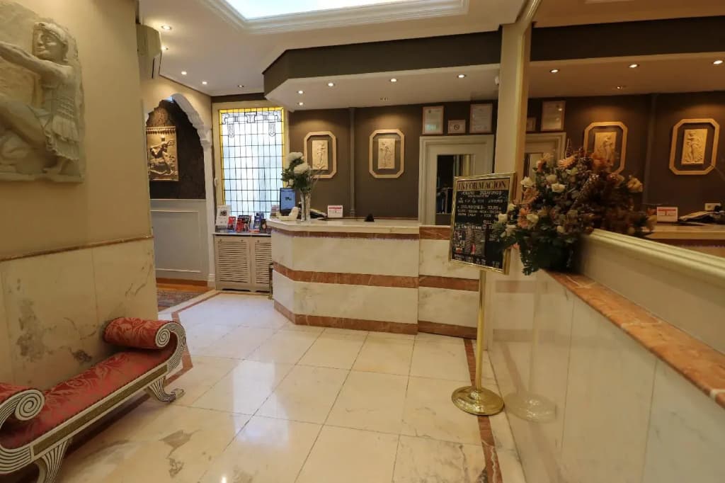 Hostal Hispano Argentino Gran Via - photo 17