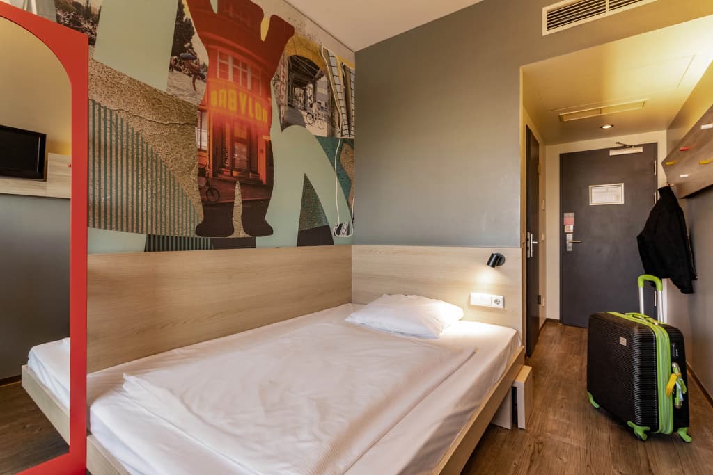Meininger Hotel Berlin Flughafen - photo 49