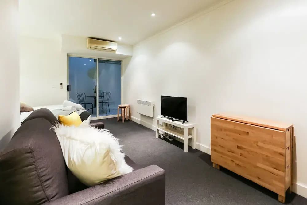 WILLOW, Carlton Studio Apartment - photo 9