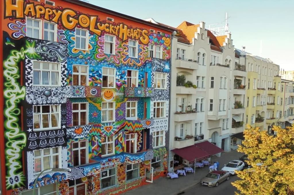 HappyGoLucky Hotel & Hostel - photo 1