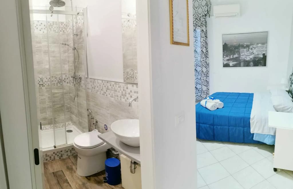 Double Room - Shared Bathroom 4 Min From the Center - photo 2