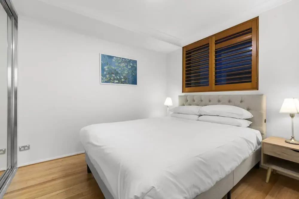 Bright 1-bed Apartment in Central Redfern - photo 1